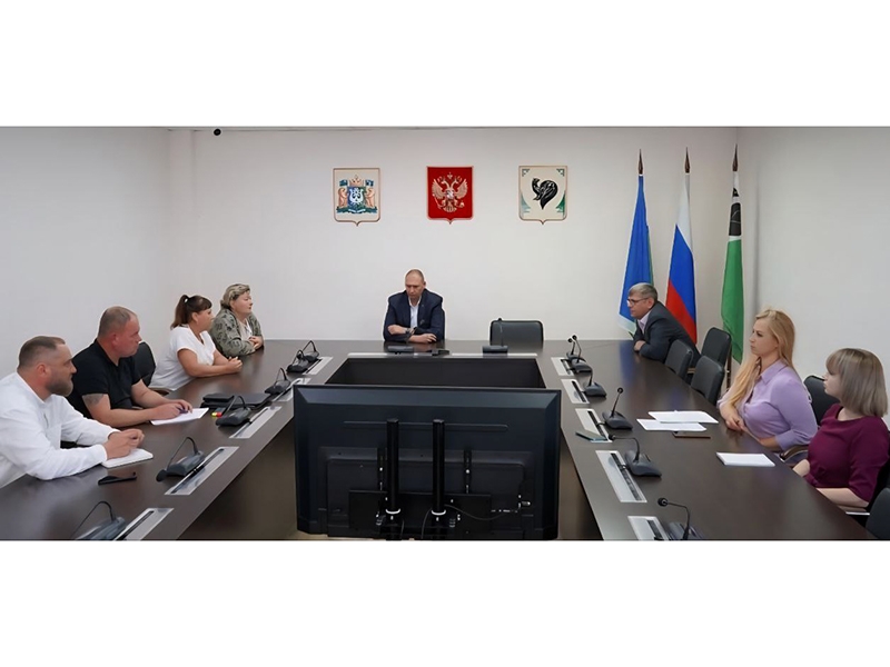Глава Мегиона Алексей Петриченко провел рабочее совещание по размещению безнадзорных животных в городском приюте.