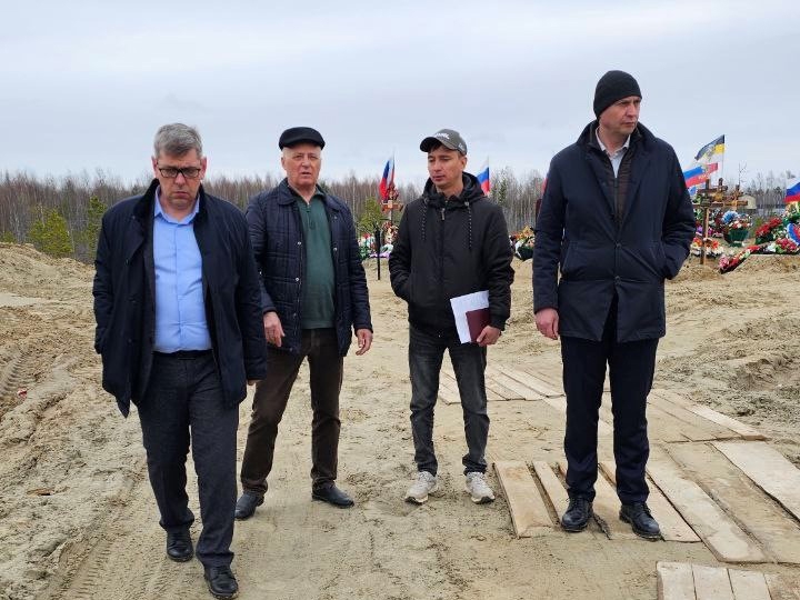 В Мегионе продолжается расширение городского кладбища.